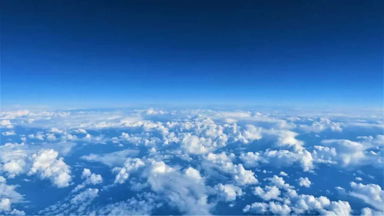 Lee más sobre el artículo Por qué tu empresa debe preferir la nube: 5 razones imbatibles